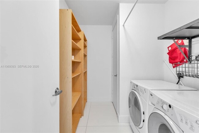 Building Photo - 1100 Biscayne Blvd