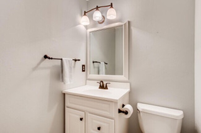 Building Photo - Beautiful 3 Bedroom Townhome in North Boulder
