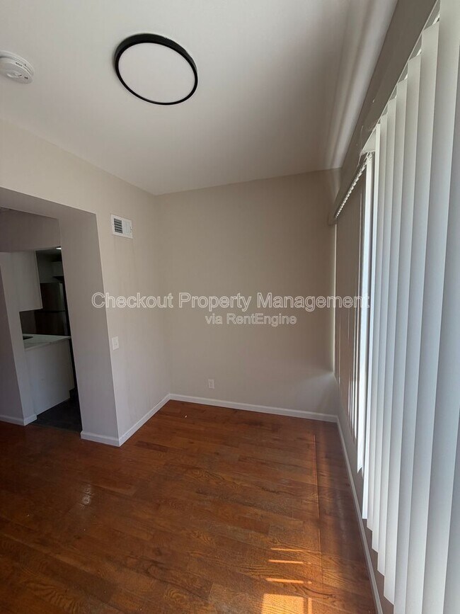 Building Photo - 5535 Pershing Ave