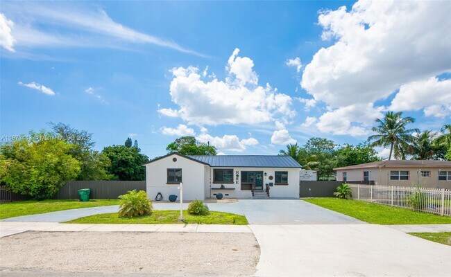 Primary Photo - 1240 Peri St