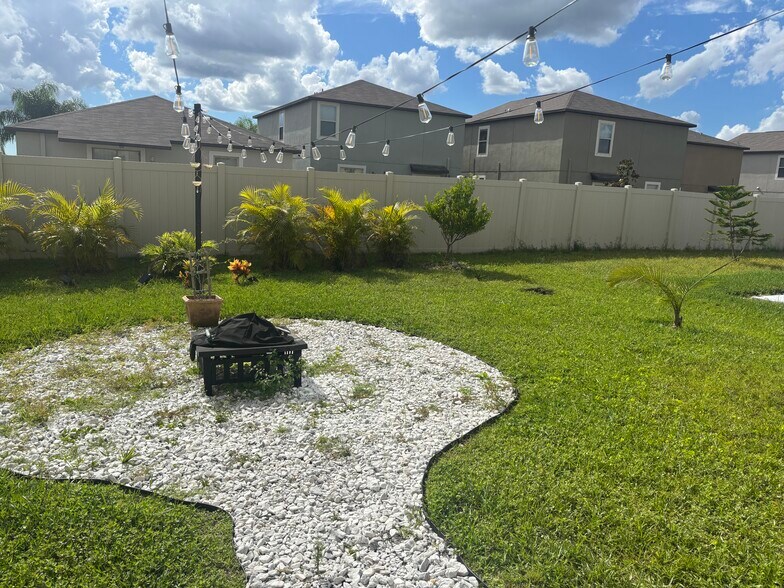 Building Photo - 9663 Channing Hill Dr