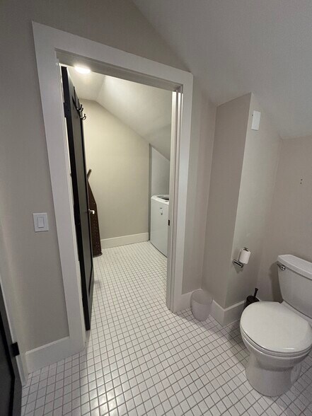 Building Photo - 18 Ocean St