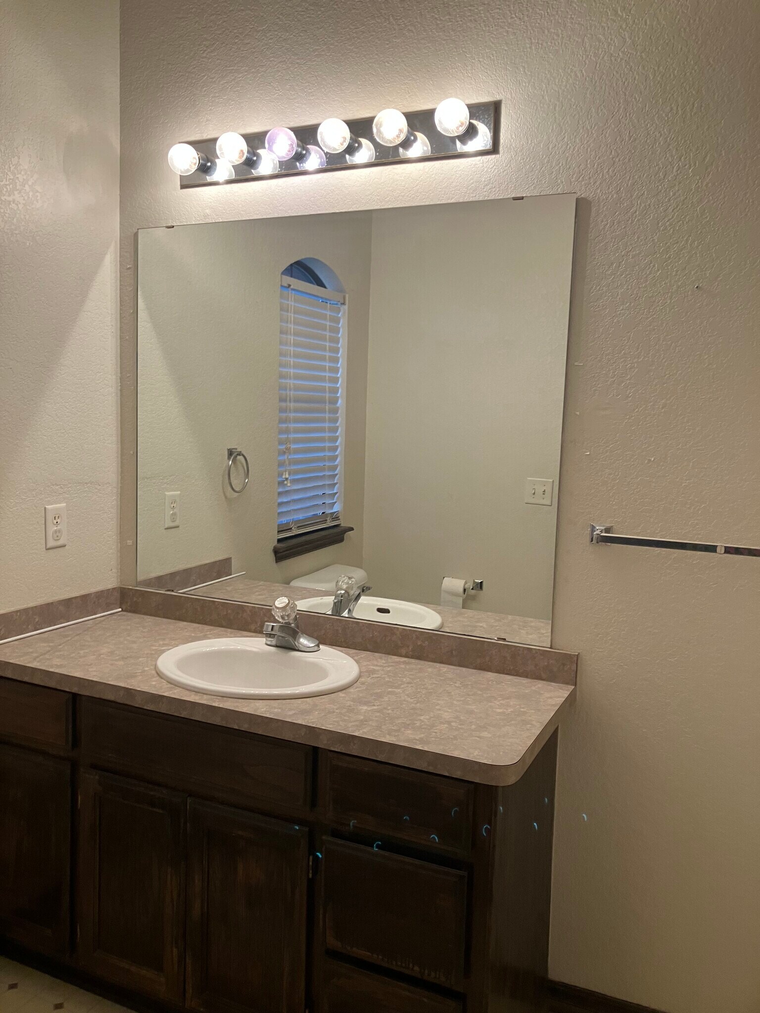 Building Photo - 16300 Seminole Dr