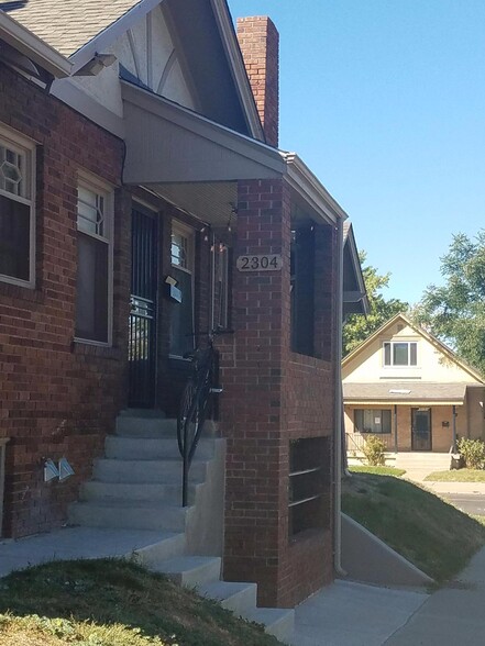 Front Patio - 3158 York St