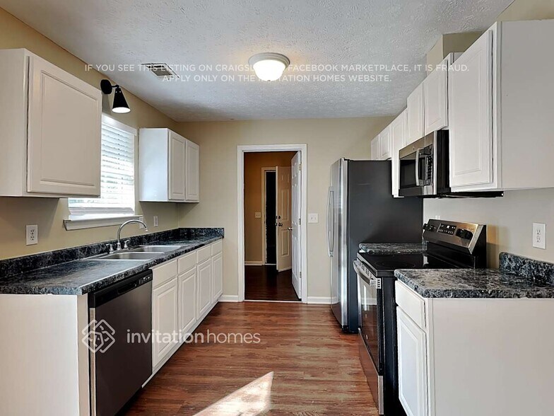 Building Photo - 4042 Parks Rd