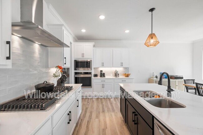 Building Photo - 2020 Moonraker Dr