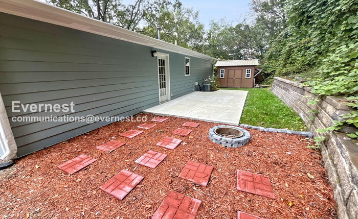 Building Photo - 1110 Fernway Cir