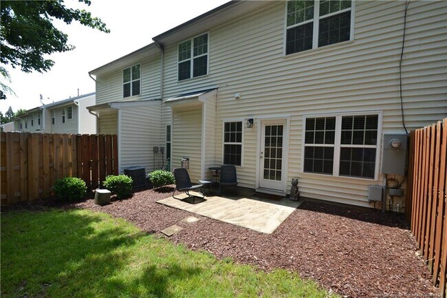Building Photo - 3115 Manhasset Ln