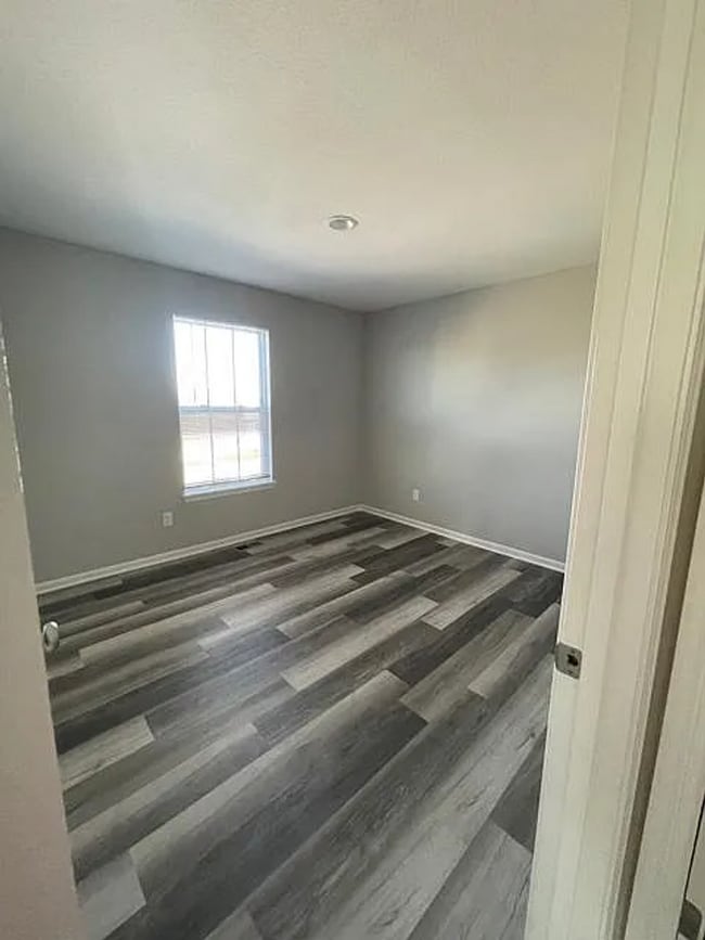 Building Photo - 4BR/3BA Home for Rent in Peculiar, MO 64078 | 2-Car Garage | Deck | Pet-Friendly | Cass County