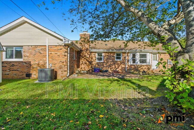 Building Photo - 436 Longleaf Rd
