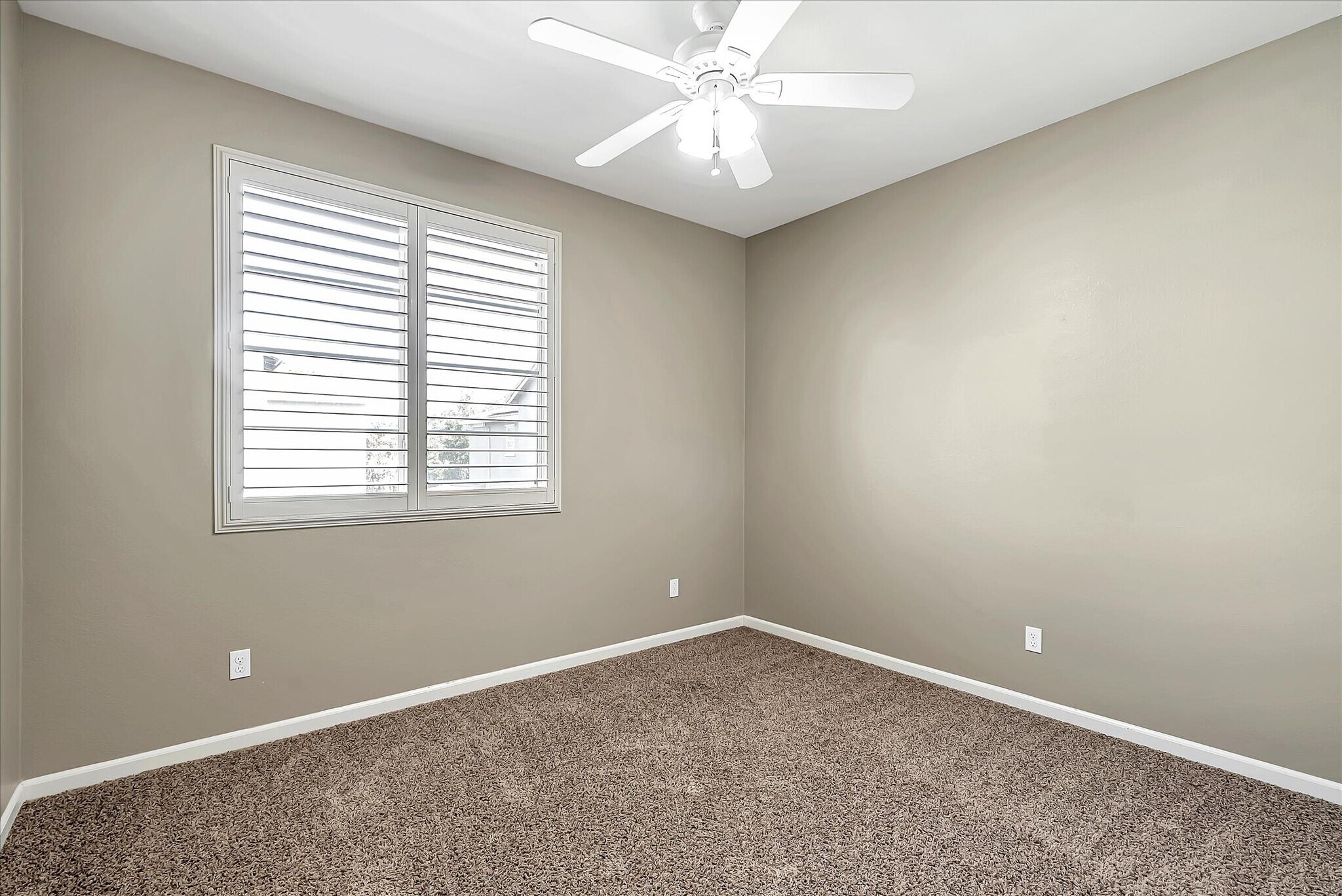 Building Photo - 165 W Questa Trl