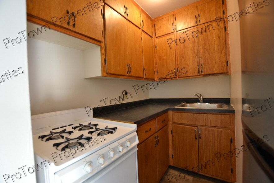 Building Photo - 226 N Broadway St