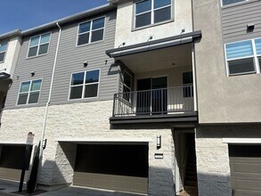 Building Photo - Modern 3-story townhouse in Ontario-MOVE-IN SPECIAL $2595 FOR FIRST 3 MONTHS!