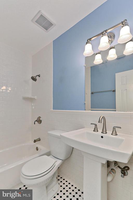 Building Photo - 9630 Sutton Green Ct