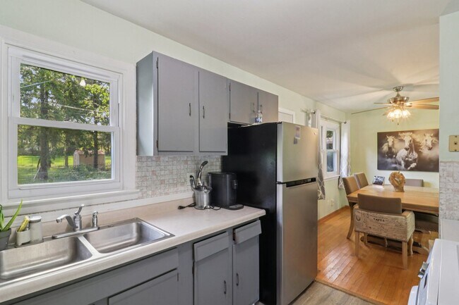 Building Photo - 2610 Killarney Dr