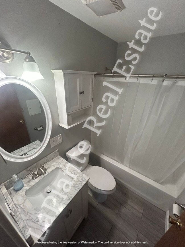 Building Photo - Charming 3-bedroom, 2-bathroom home located in the heart of Maumee