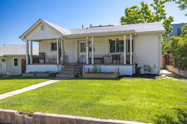 Building Photo - Updated Lower-Level Apartment Steps From Downtown Littleton!