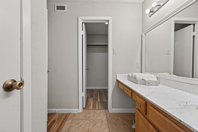 Building Photo - 10555 Turtlewood Ct