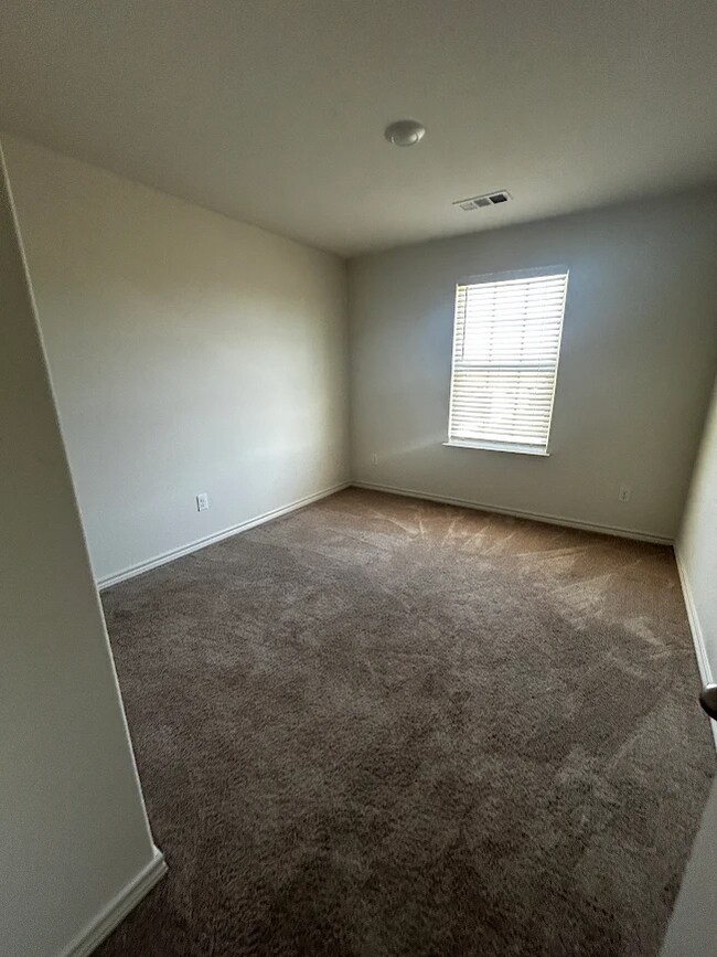 Building Photo - Beautifully Designed 4BR/2.5BA Home In The Charming Town of Elgin