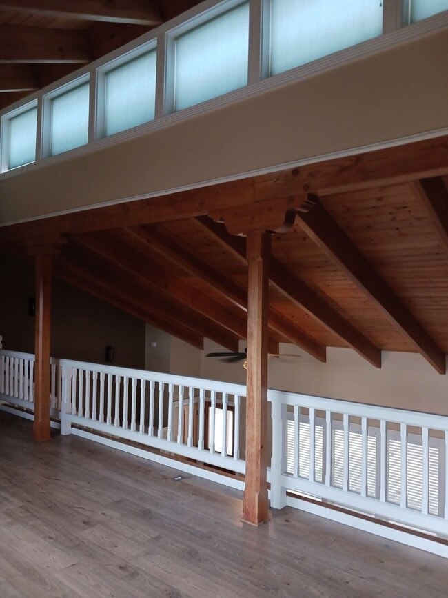 Building Photo - Beautiful Unique 4 Bedroom home with a loft & 3 full bathrooms! Move In Special $500 off first mo...