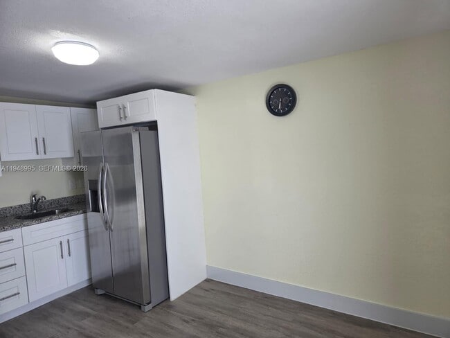 Building Photo - 367 W 33rd St