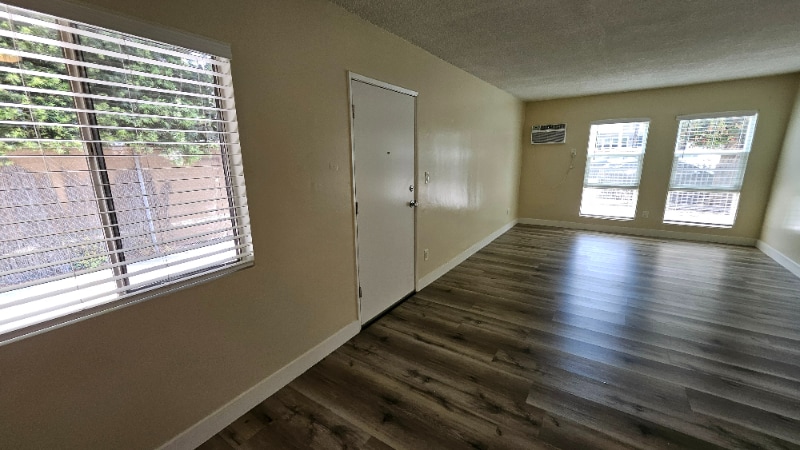 Building Photo - 815 N Benton Way