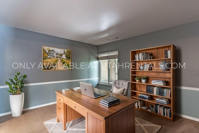Building Photo - 5761 S Waterbury Cir