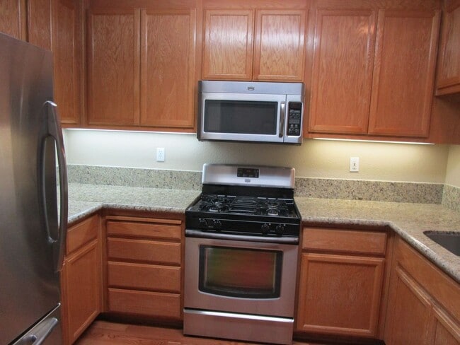 Building Photo - 142 Altamont Ct