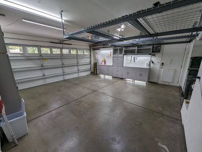 Building Photo - Beautiful 3bed 2.5bath 2 story home located in Rivergate Gated Community