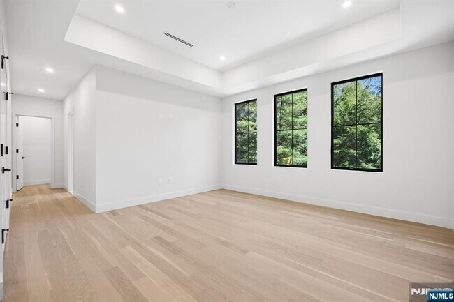 Building Photo - 242 Hardenburgh Ave