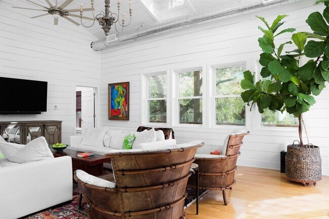 Building Photo - 16429 Red Wagon Ln