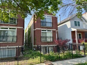 Building Photo - 2423 W Harrison St