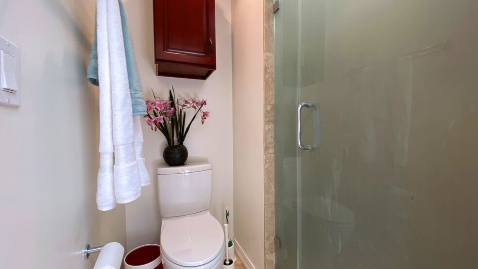 Building Photo - 1614 Pleasant Way