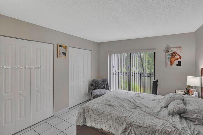 Building Photo - 10540 SW 154th Ct