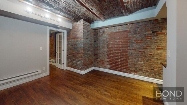 Building Photo - 336 E 18th St