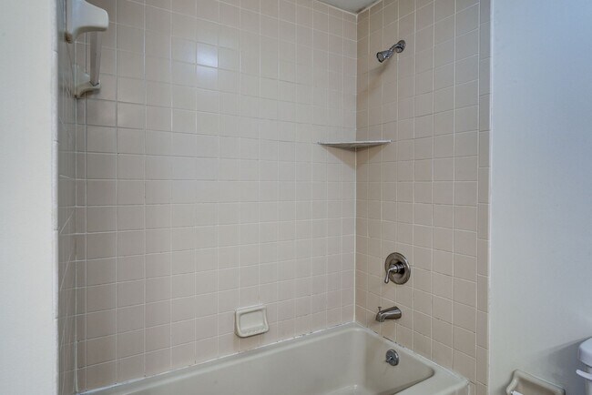 Building Photo - 1312 N Barton St