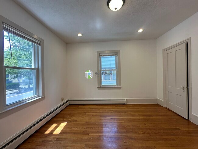 Building Photo - 333 Medford St
