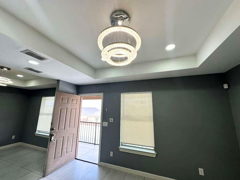 Building Photo - 1421 W Harrison Ave