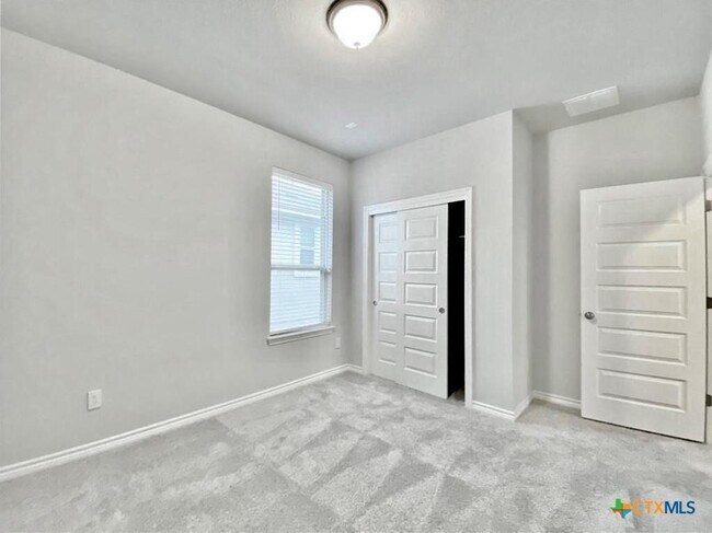 Building Photo - 816 Alta Wy