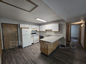Building Photo - 64 Miller Ave SW