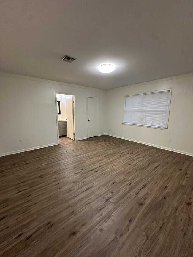 Building Photo - 151 Louisa Blvd