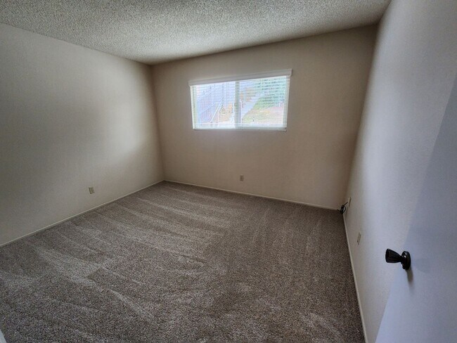 Building Photo - Adorable 2 Bed, 2 Bath Home in a 55+ Commu...