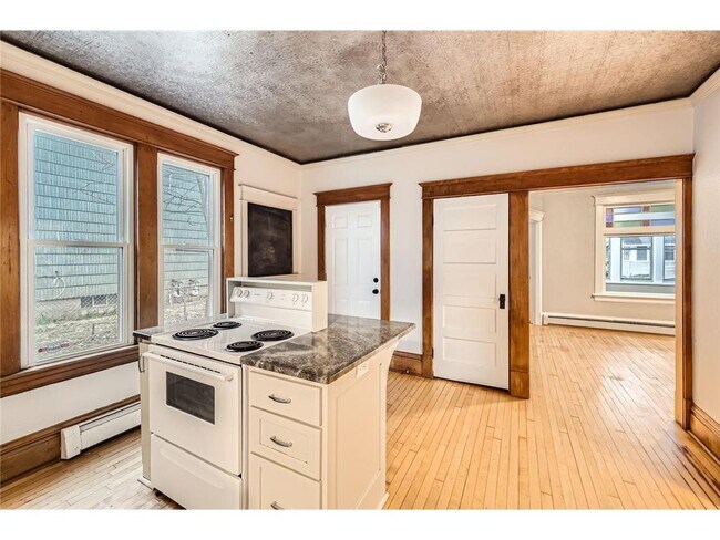 Building Photo - 1156 Marion St