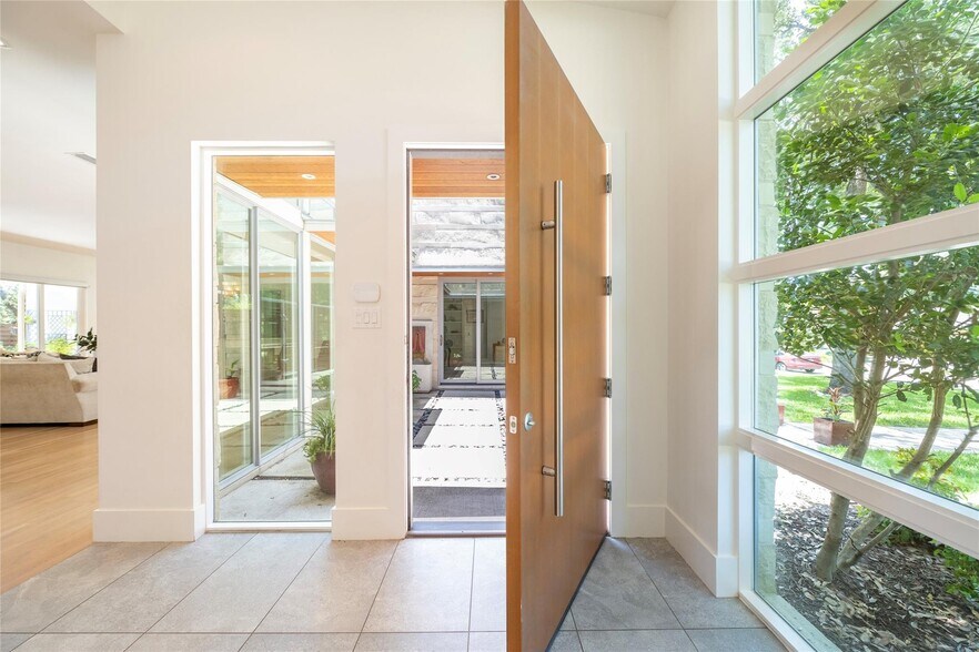 Building Photo - 5624 Melshire Dr