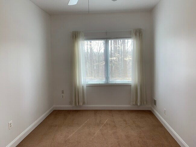 Room 3 - 8309 Old Seven Locks Rd