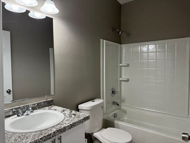 Building Photo - Beautiful Modern 3Bdm 2Ba Home, Easy Access to I-10, Must See!