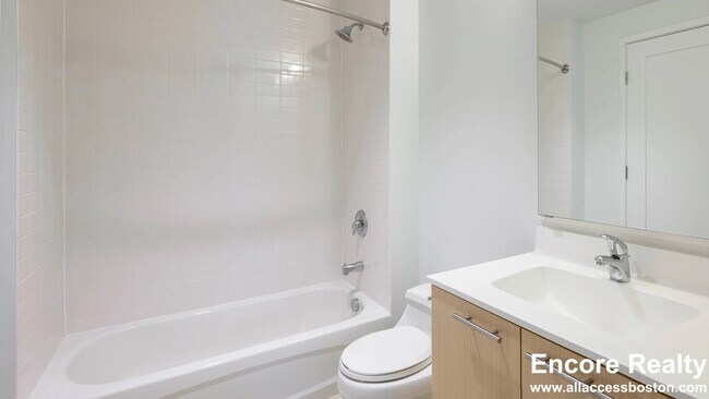 Building Photo - 285 Third St. Unit 121