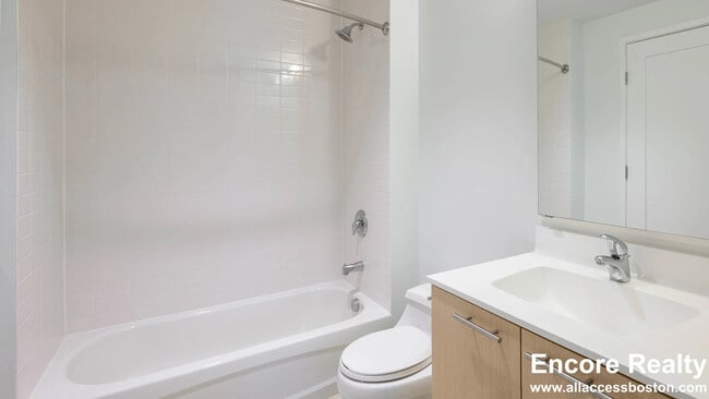 Building Photo - 285 Third St. Unit 201