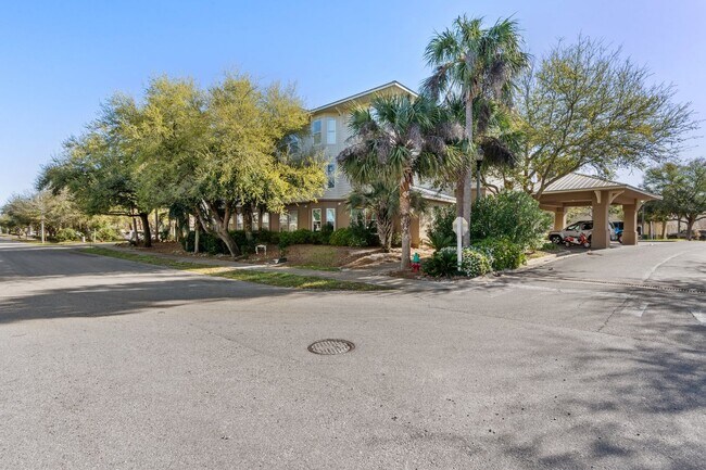 Building Photo - Upgraded First-Floor Condo in Old Bay Village – Located in Destin close to the Bay, Harbor and Be...