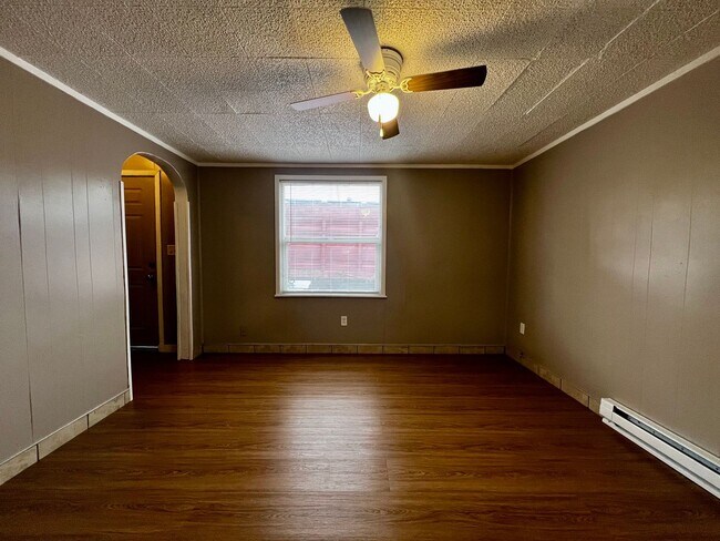 Building Photo - D1011